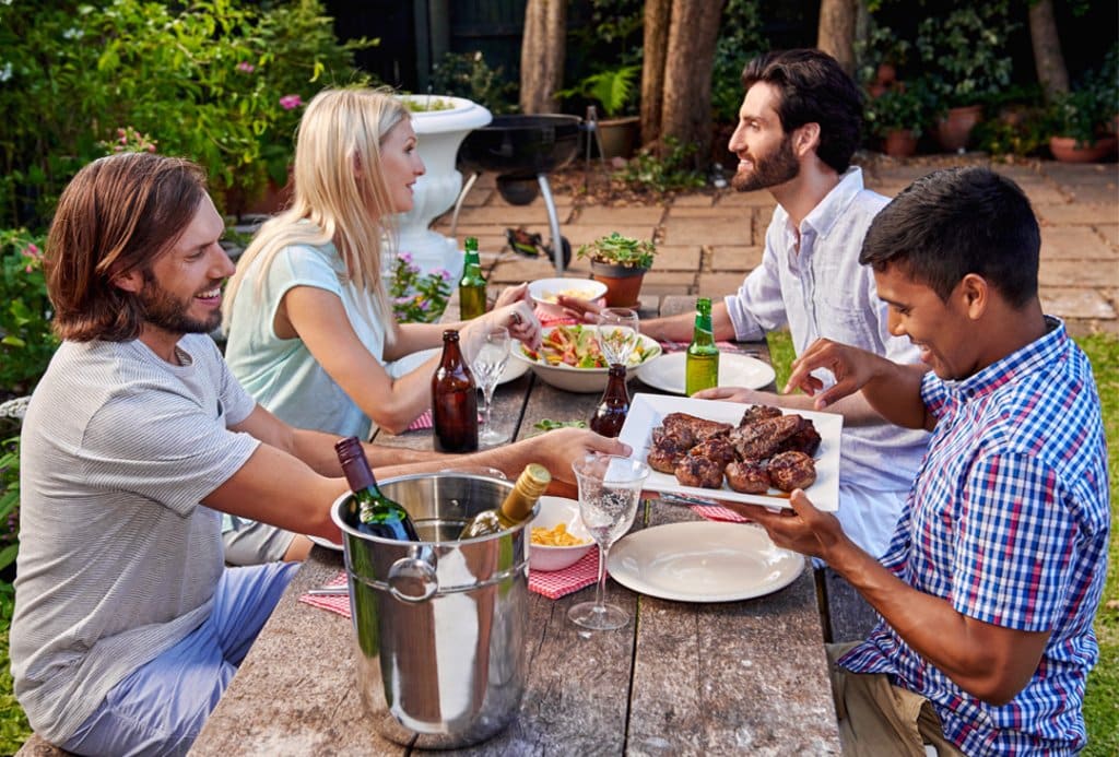 churrasco, calculadora, amigos